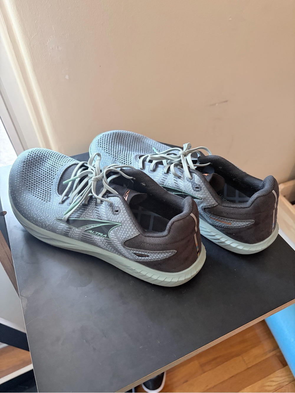 Altra x Smartwool Escalante - Picture 2 of 8